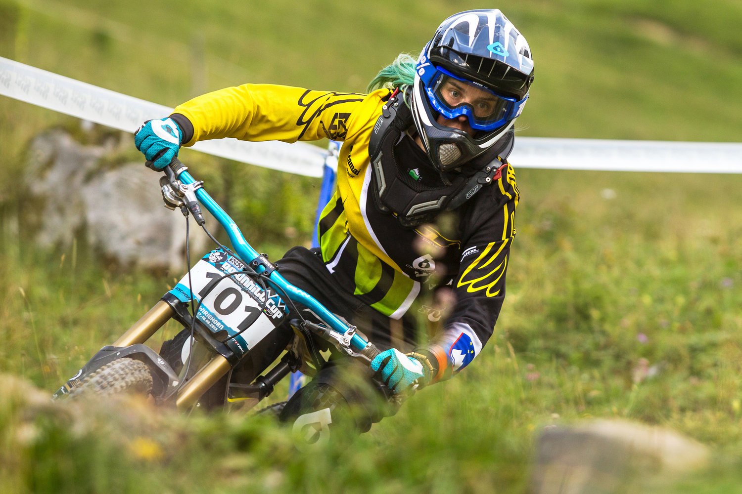 zarja-cernilogar-racing-the-ixs-european-downhill-cup-wiriehorn-2013